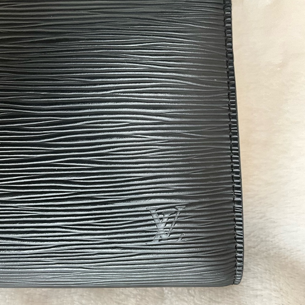 Louis Vuitton Black Epi Pochette Accessories - Picture 2 of 16